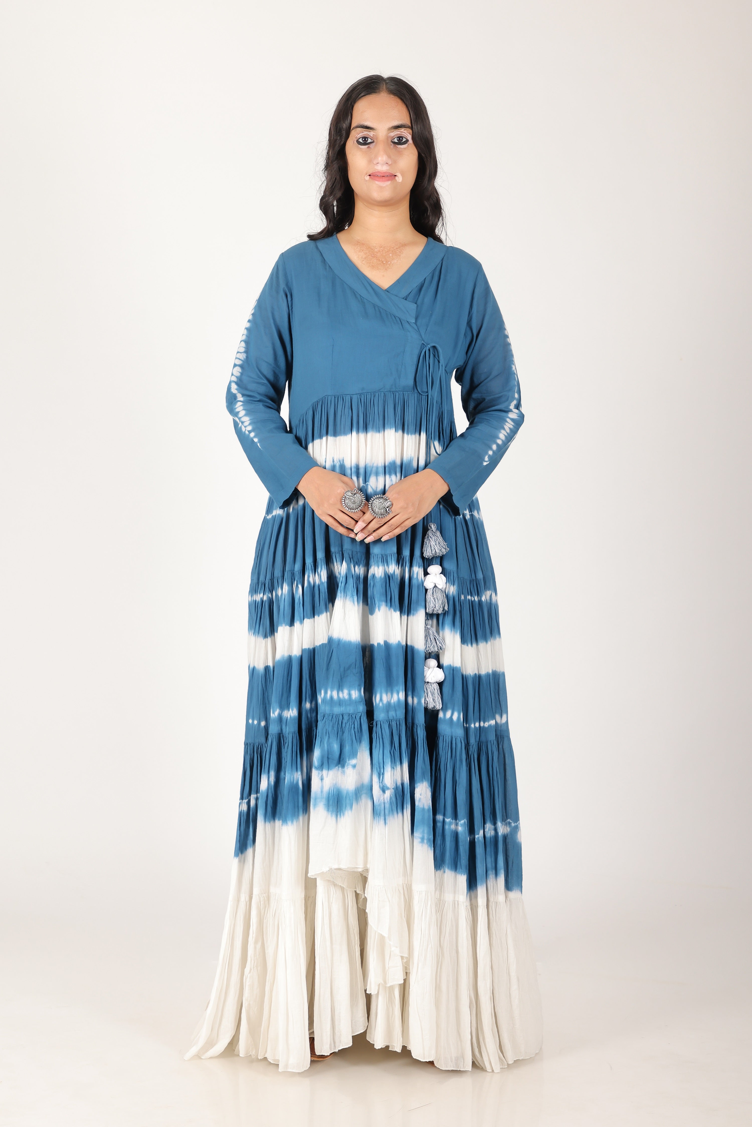 Indigo Shibori tierd drees